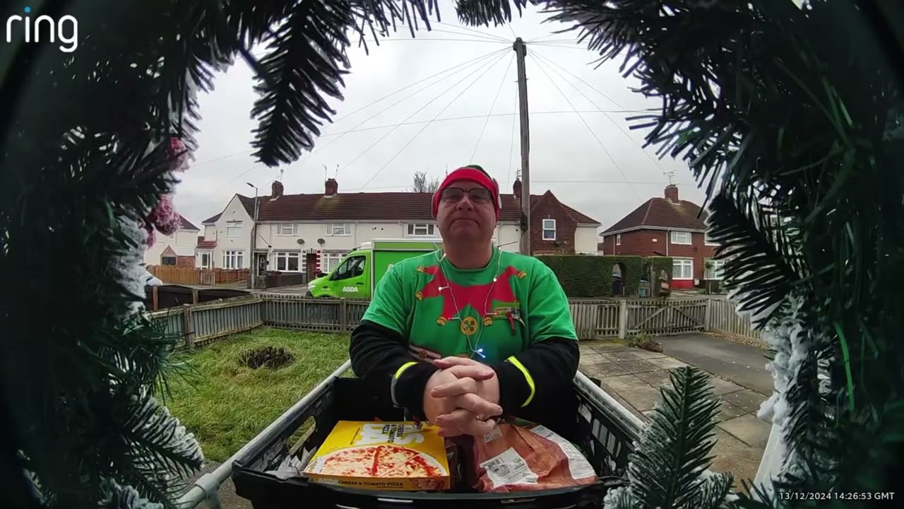 Delivery driver responds to humorous doorbell message in Hull