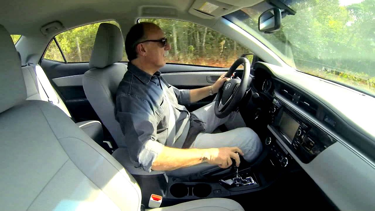 Toyota Corolla 2015 se renova e mantém concorrência acirrada