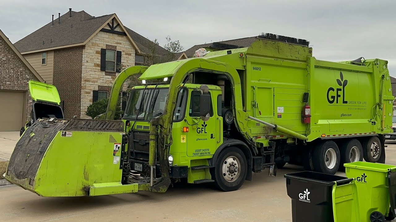 Super Fast Curotto Can with Autocover! GFL Autocar CNrG Heil Front Loader Garbage Truck
