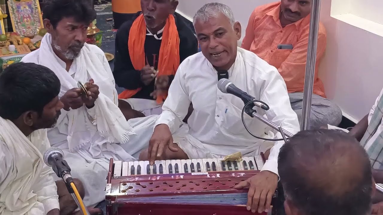 ಸುತ್ತಮುತ್ತ ಬುದ್ಧಿವಂತರು ಕುಂತಿರಿ #bhajane #ಭಜನಾಪದಗಳು #bhajanapadagalu 