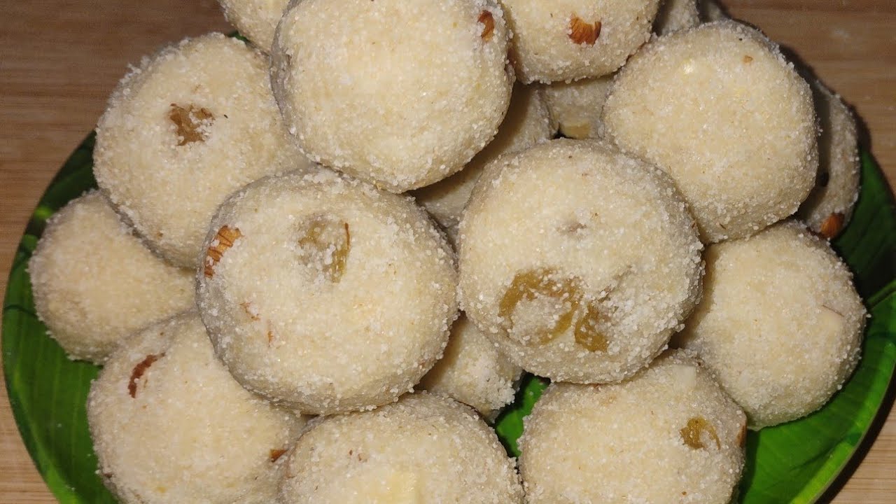 सिर्फ दो चीज़ों से बने सूजी के एकदम नरम और परफेक्ट लड्डू 😊 #Indiansweets  #viralYouTuberecipe #food 