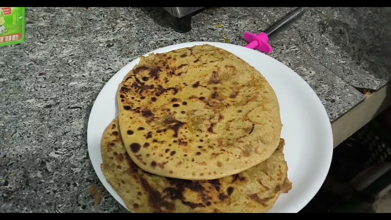 Aalu ke prathe kese bnate hai || #explorepage #ekmotahathighumechala #vlog #follow #comedyfilms 
