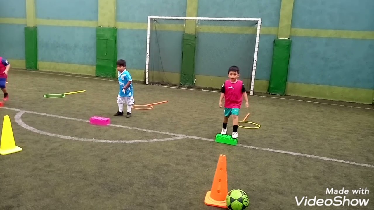 ENTRENAMIENTO DE INICIACIÓN AL FUTBOL PARA NIÑOS DE 4 A 6 AÑOS