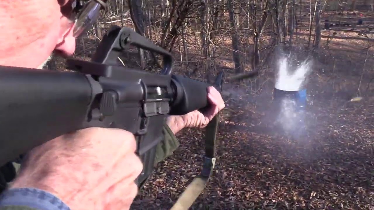 M16A1 против бочки с водой