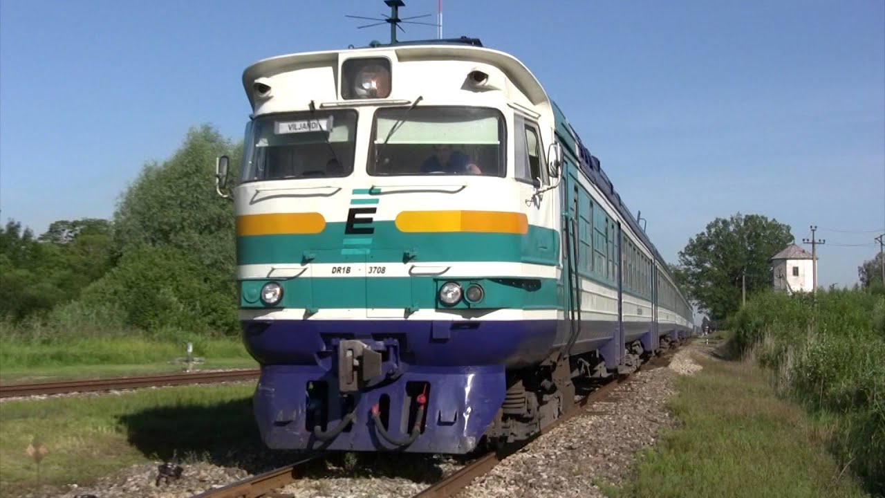 Дизель-поезд ДР1А-252 на ст. Лелле / DR1A-252 DMU at Lelle station