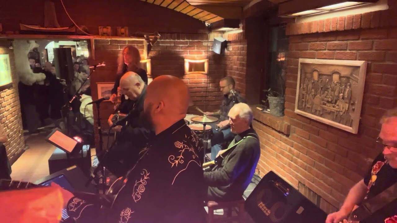 ELV90 - tribute for Elvis 90 årsdag- Ølhallen, Tromsø 10.Januar 2025 - første sett