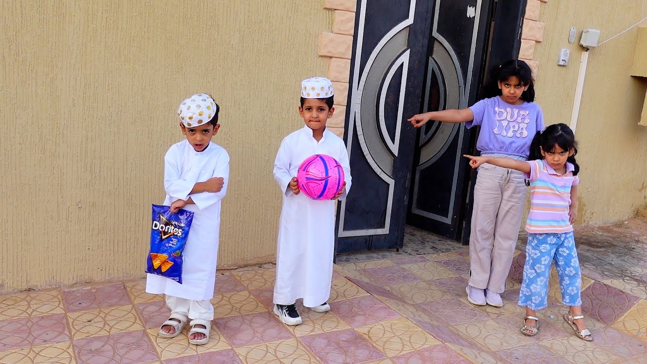 اخذو عصيرات جوجو وسارة اللي بالثلاجه كلها !!