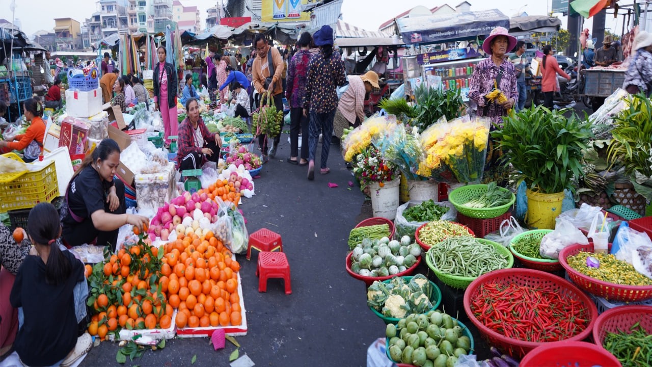 The Best Cambodian Early Morning Vegetable Market 2026 – Activities Of Khmer People Buy Food