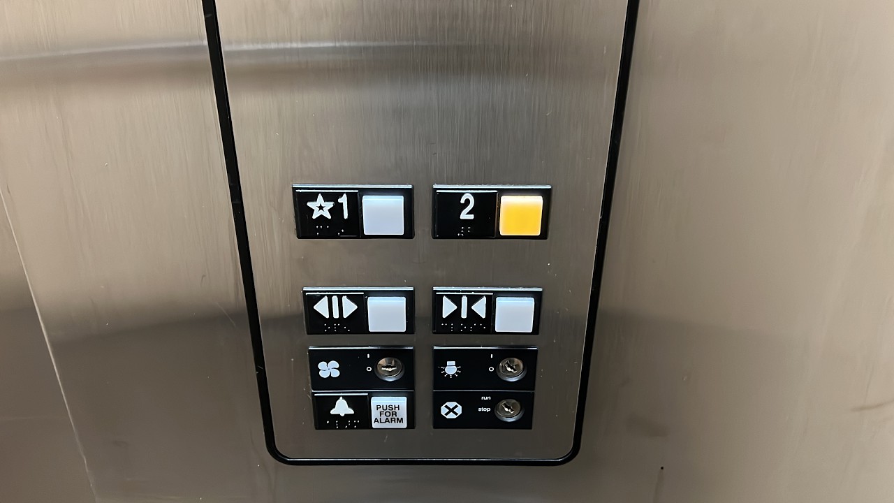 Otis Series 1 Hydraulic Elevator at Lifetime Fitness, Shelby Township MI
