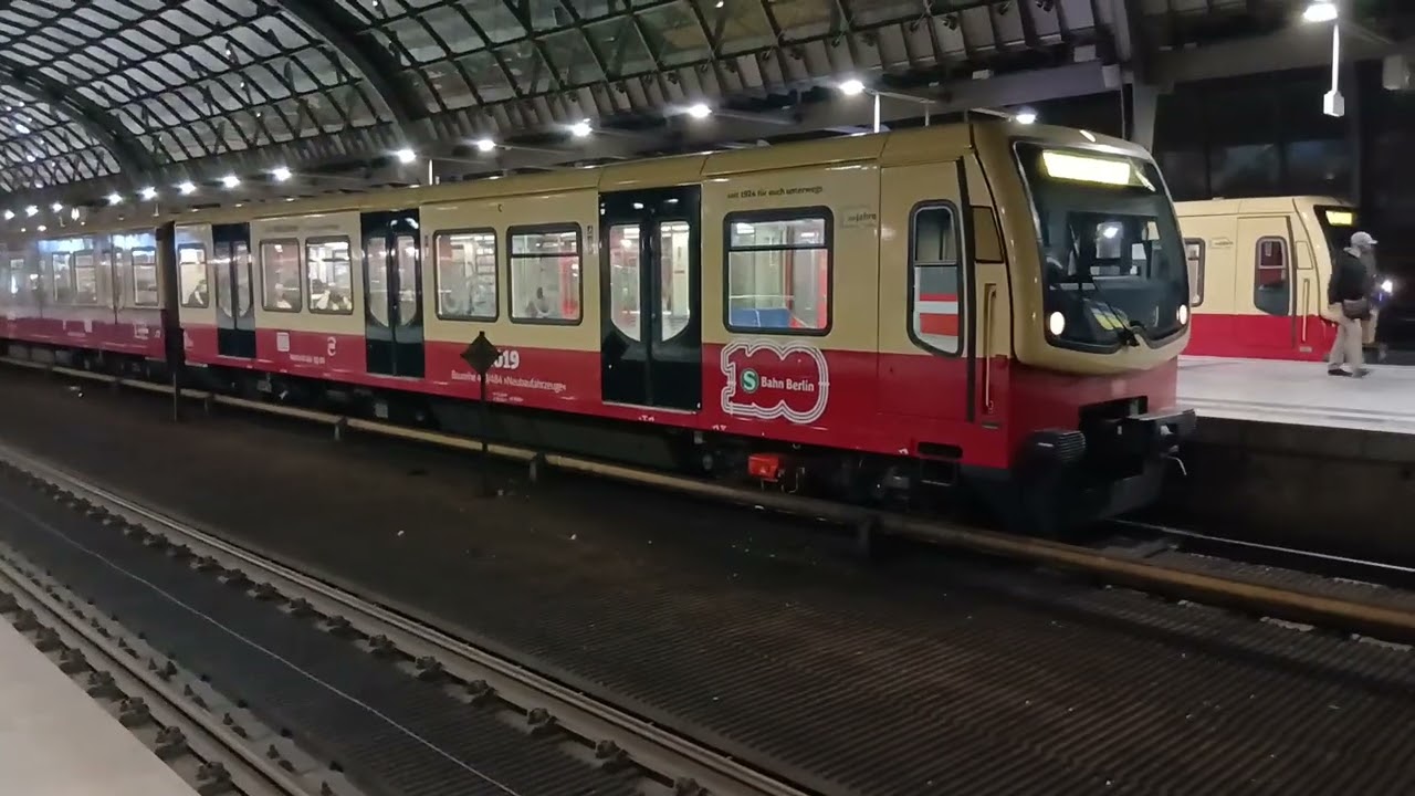 Werbe S- Bahn Abfahrt Berlin Spandau - Abends am 11.03.2026