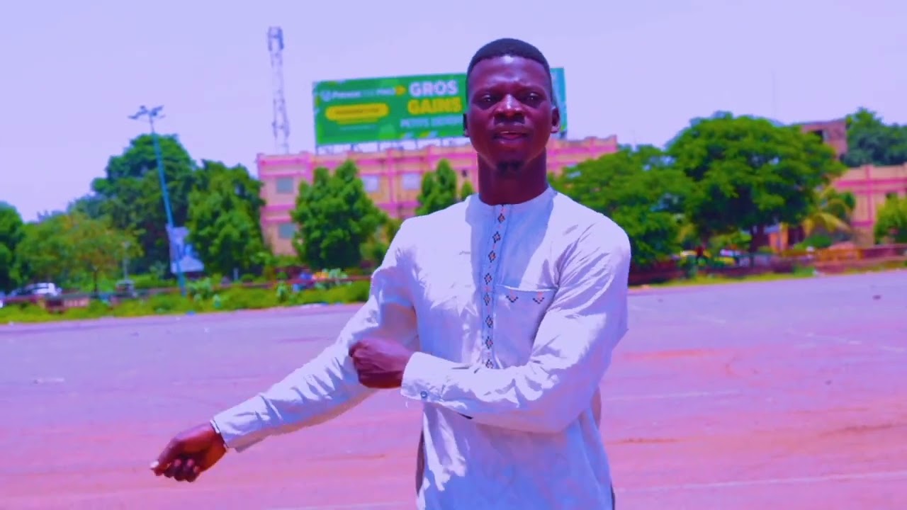 ZiKiRi ADAMA COULiBaLY  dankadé tissé  barrikatikuila