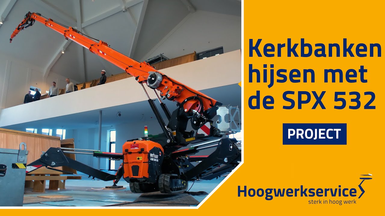 Kerkbanken hijsen met een minikraan SPX532 in de Beth-el kerk in Sliedrecht