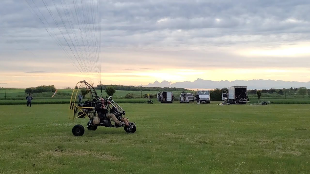 Je teste ma voile de vol libre Eona 3 en paramoteur au c&ocirc;t&eacute; de Air Race Pro