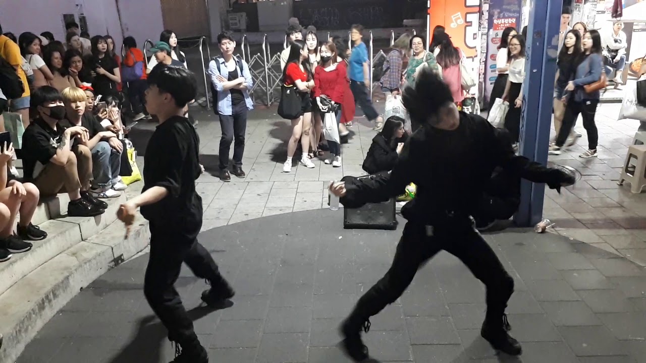 PARADOX💗. 'LIP & HIP' COVER. DYNAMIC PERFORMANCE STIMULATING BASIC INSTINCT. CHEERING AUDIENCE.