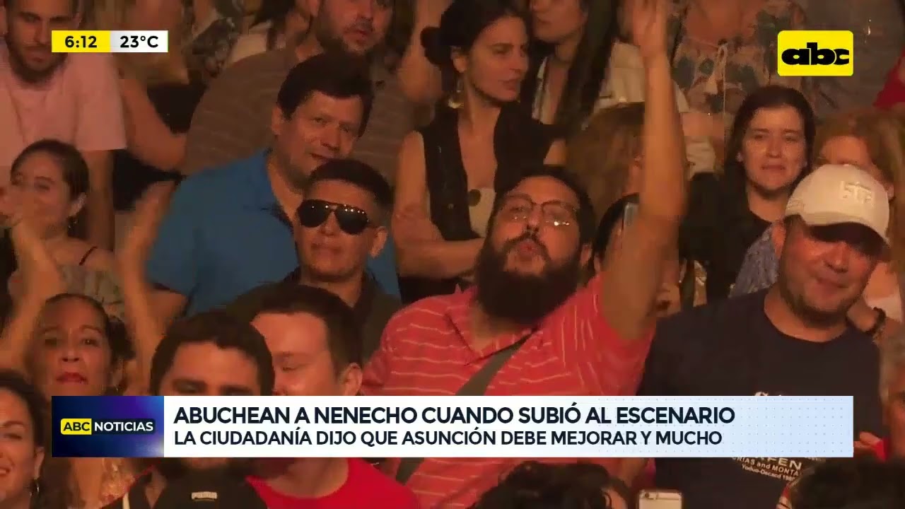 Abuchean a Nenecho cuando subió al escenario