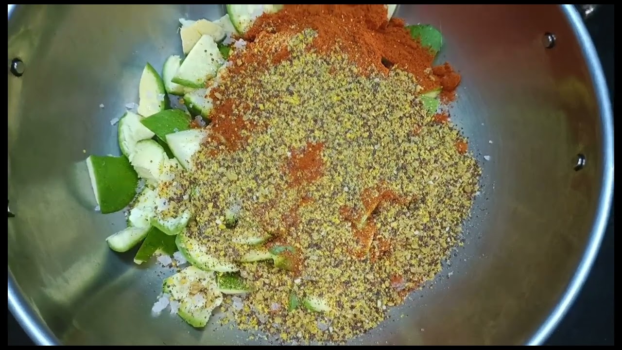 Avakkai Pickle | Mango Pickle Recipe 