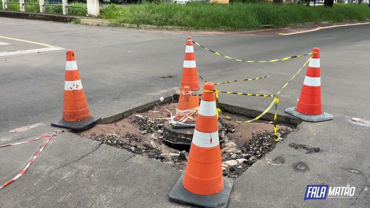 Bueiro danificado na Rua São Lourenço segue aberto há quase um mês