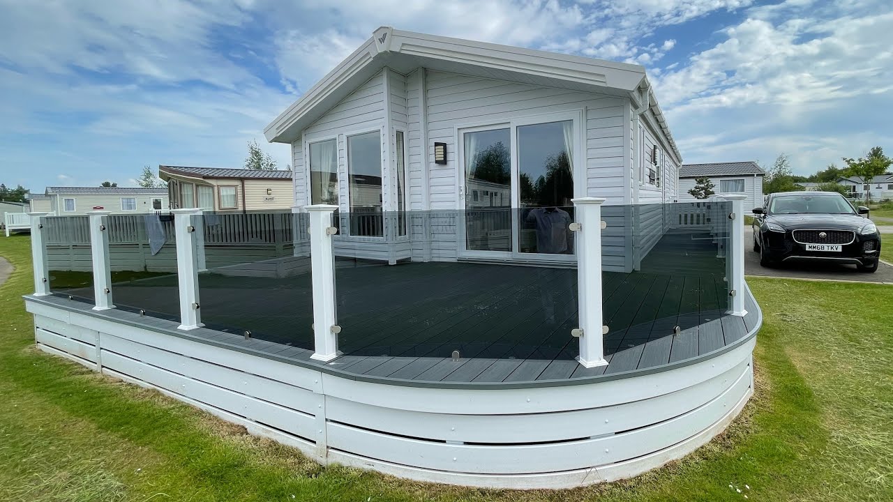 Stunning Willerby Portland Lodge 40 x 20ft Sited With Decking On 12 Month Park Near Skegness