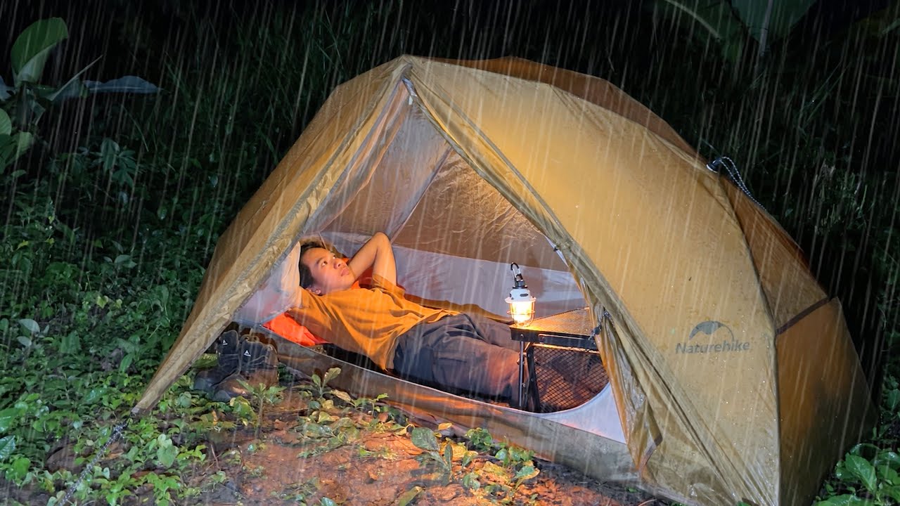 Solo Camping Heavy Rain Strom - Relaxing Camping ASMR