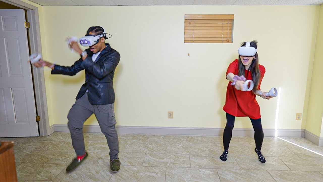 Мы отправились на VR-свидание в дом с привидениями!
