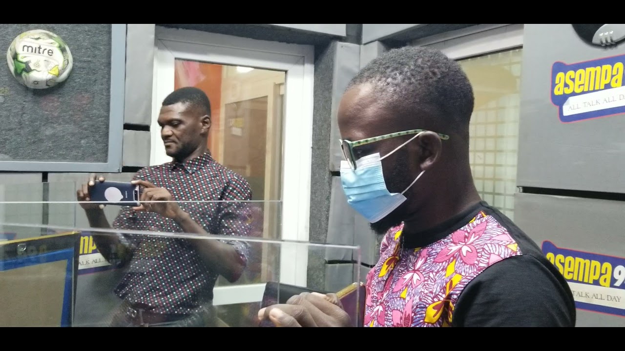 TOUCHING!!! WATCH Asempa FM's Professor E.K Wallace cries on LIVE radio after this touching moment