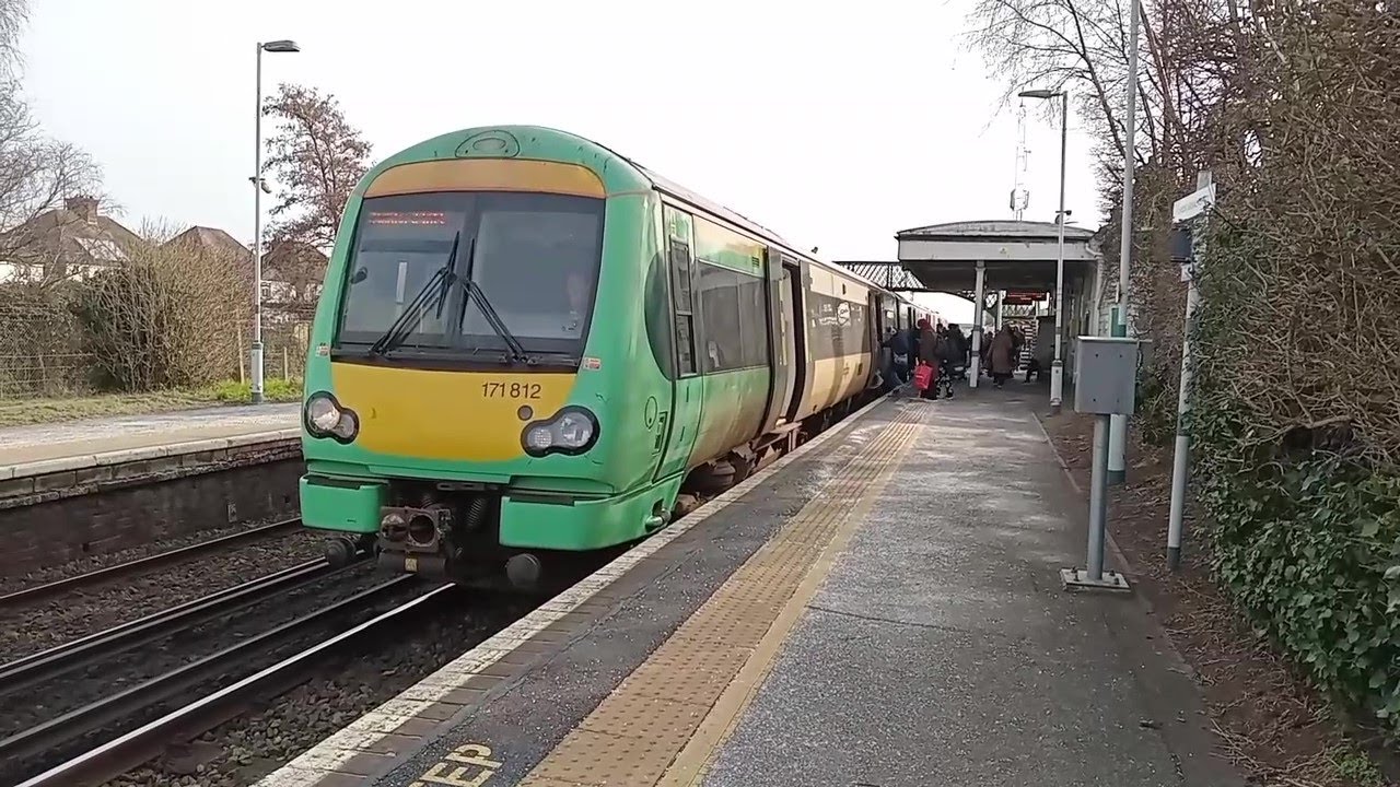 Hampden Park Station and Hampden Park Level Crossing (#networkrail, #dieseltrains)