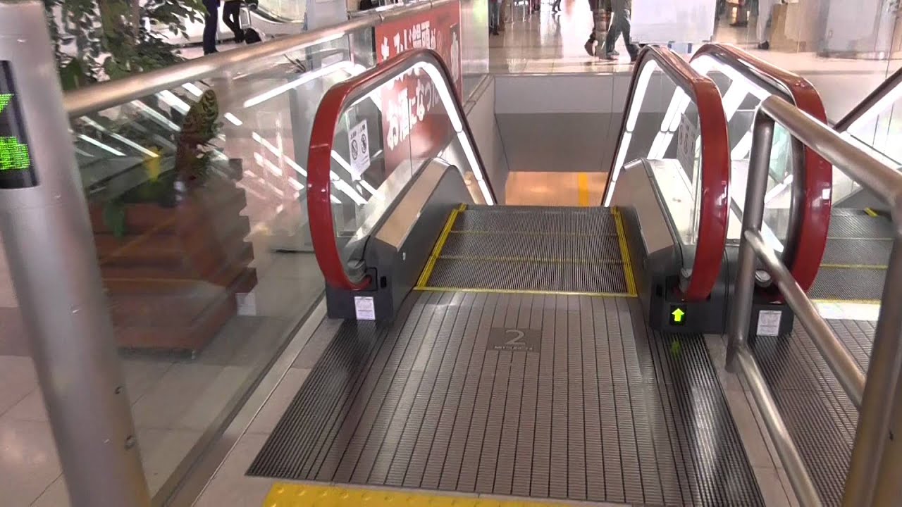 広島空港国内線のエスカレーター（三菱製）Hiroshima Airport, Domestic side escalator(MITSUBISHI)