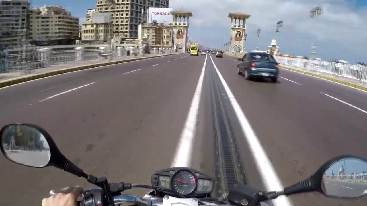 بحر اسكندريه على الموتوسيكل
