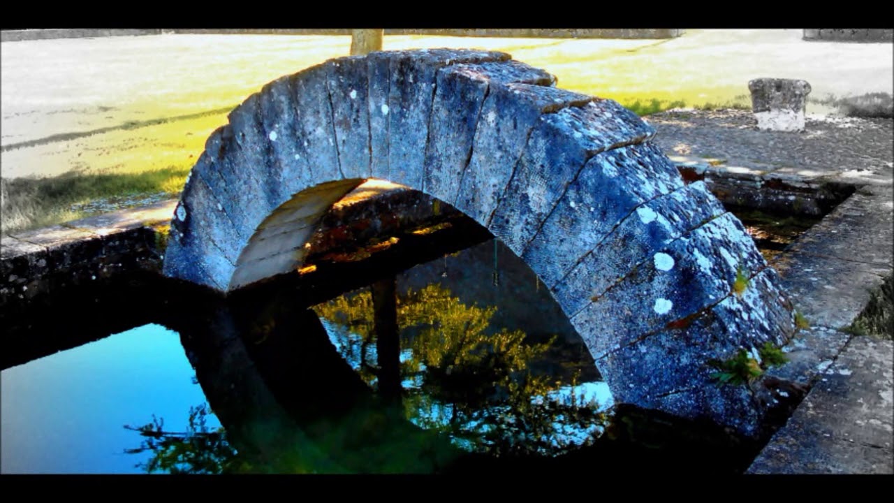 Una fuente intermitente,La Reana, en Velilla del Río Carrión,Palencia