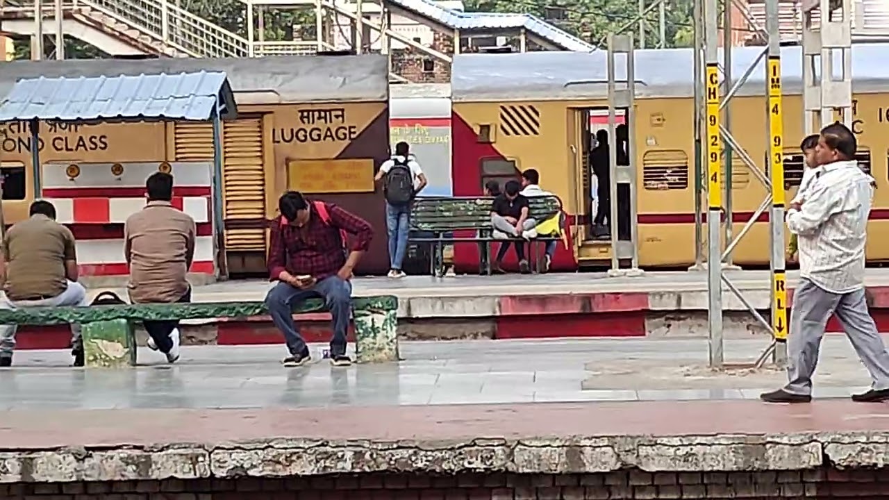 19812 ETAWAH - KOTA EXPRESS DEPARTS FROM ETAWAH JN ⚡🚉⚡