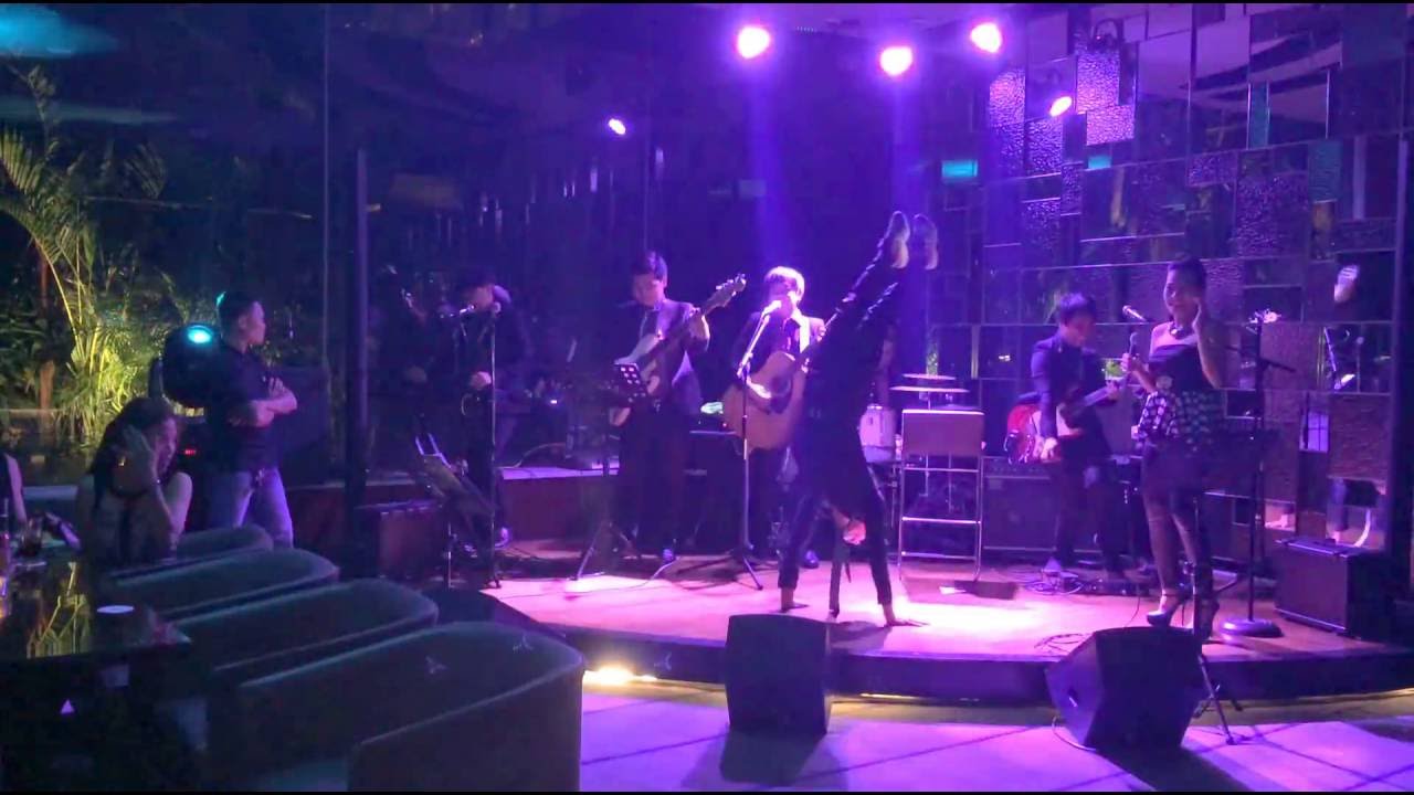 Milan - Boys do fall in love by Robin Gibb live in Sage, Shangri-la Hotel, Makati (COVER)