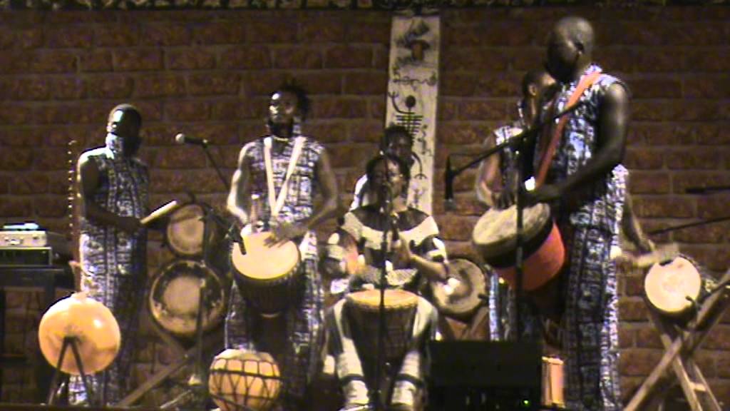 BABA DIARRA suona con i Parissi a Bobo Dioulasso