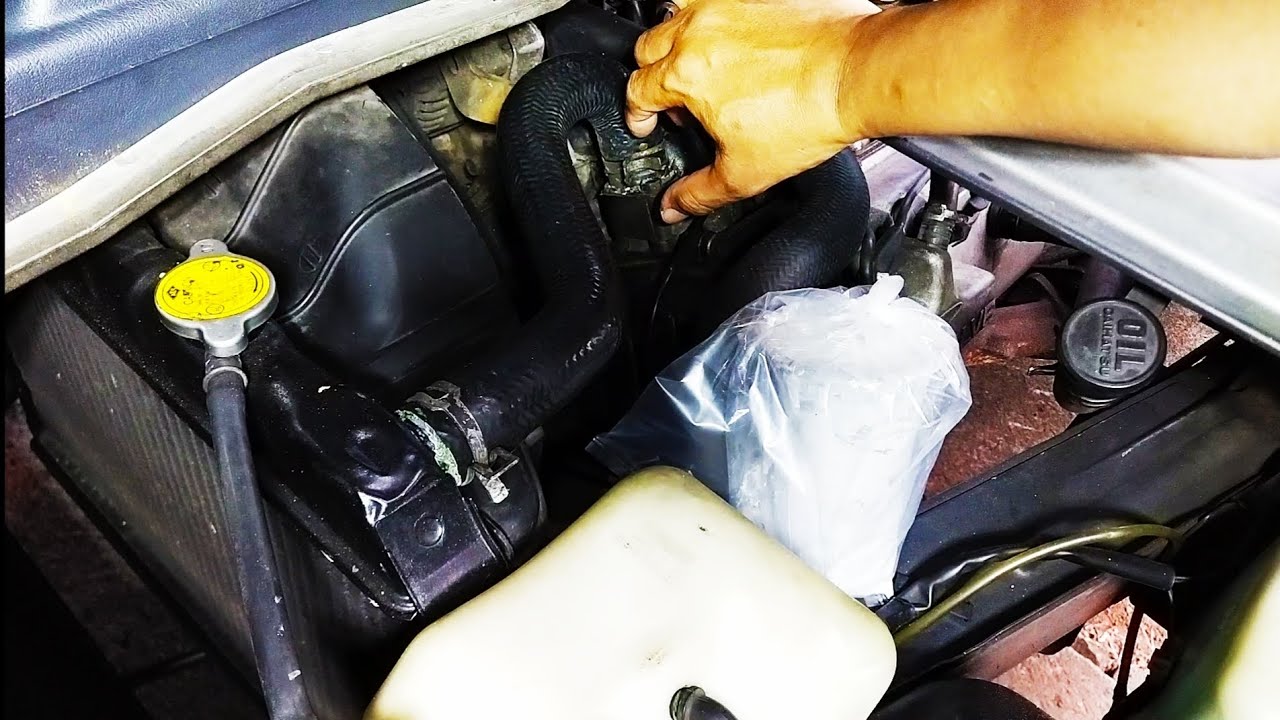 review equipment korosi dudukan water outlet radiator: amplas bersih, cat epoxy dasar, cat part4-4
