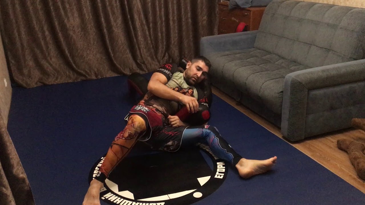 Дриллы в партере с манекеном грепплинг No-Gi