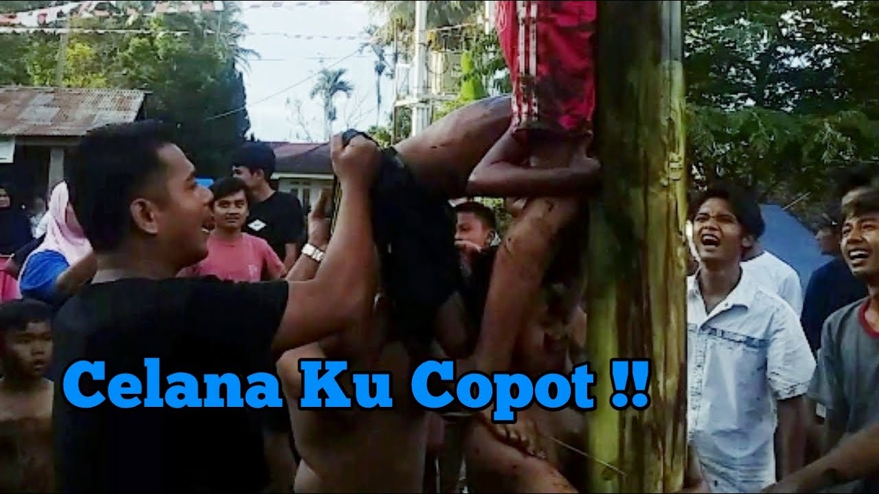 Wooiiii...... Awas, Celana Ku Copot !! || Lomba Panjat Pisang 17 Agustusan