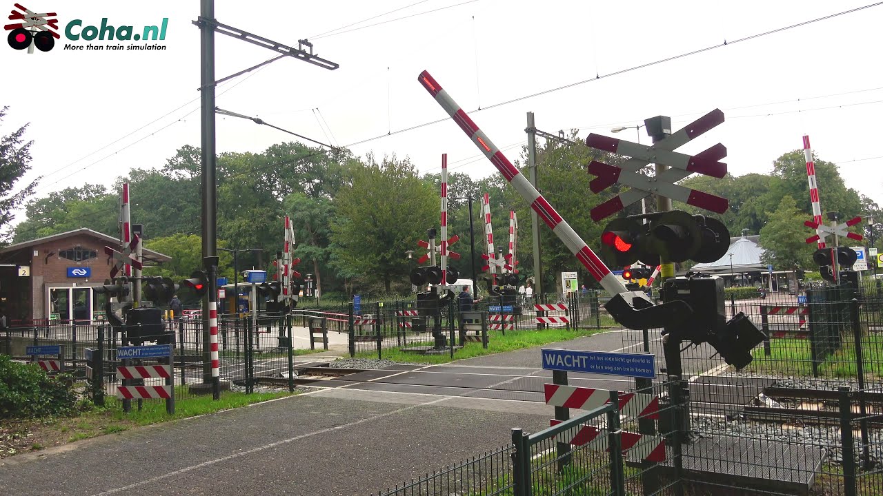 Spoorwegovergang Ermelo // Dutch railroad crossing