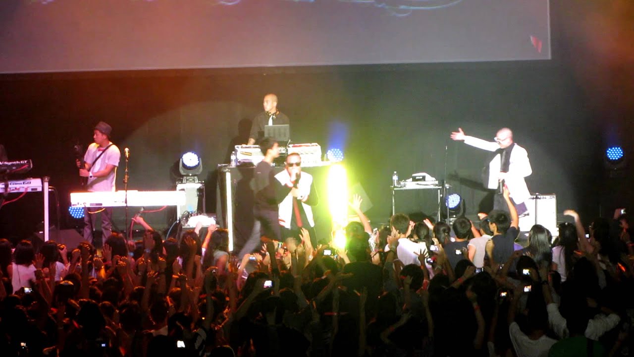 Far East Movement - Rocketeer (Live)