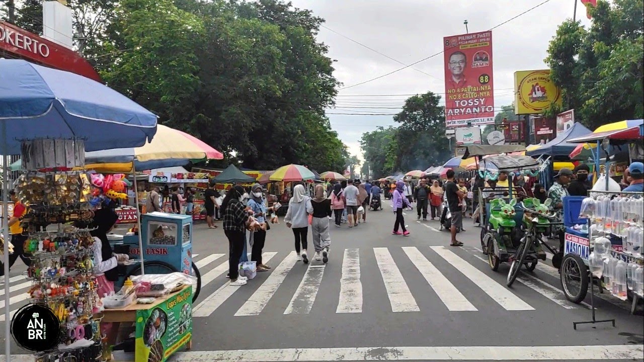 Street Food, Pets, Clothes | Within 1 KILOMETERS LONG!! | Virtual Walking Tour | Indonesia