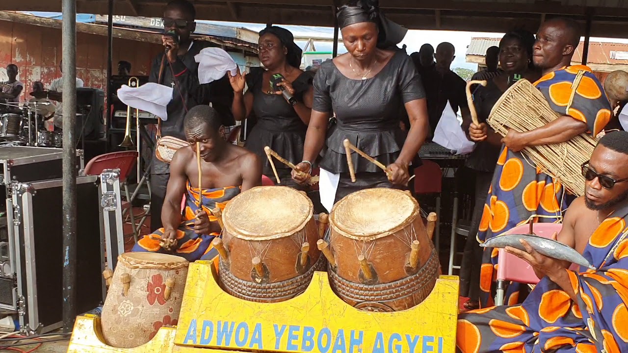 Amazing!! Where's this Woman Adowa drummer from?