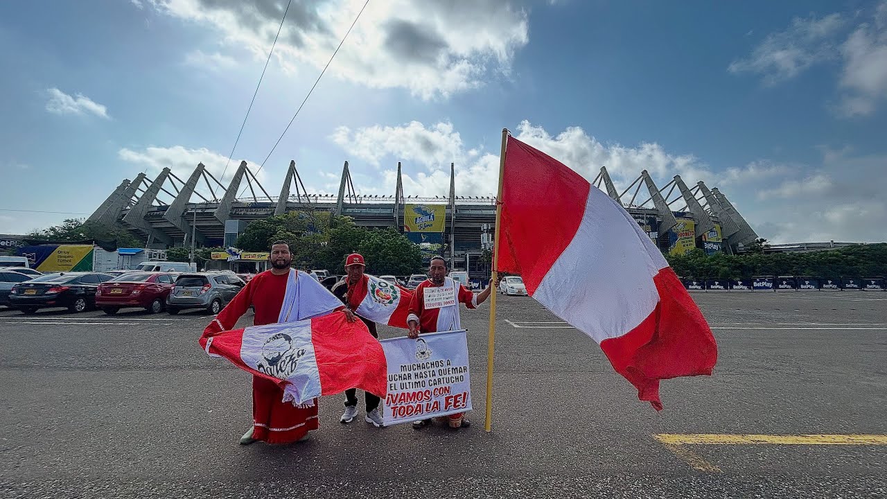 Alentando a mi selección peruana ❤️💙❤️