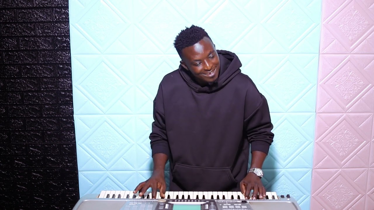 Akira_indirimbo_yanjye_ngutuye_Mwami_Akira_ amashimwe _ngutuye 🎹🎹🎶
