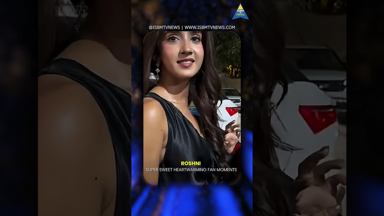 Roshni Clicking Pictures with Fans! Super Sweet & Heartwarming Fan Moments