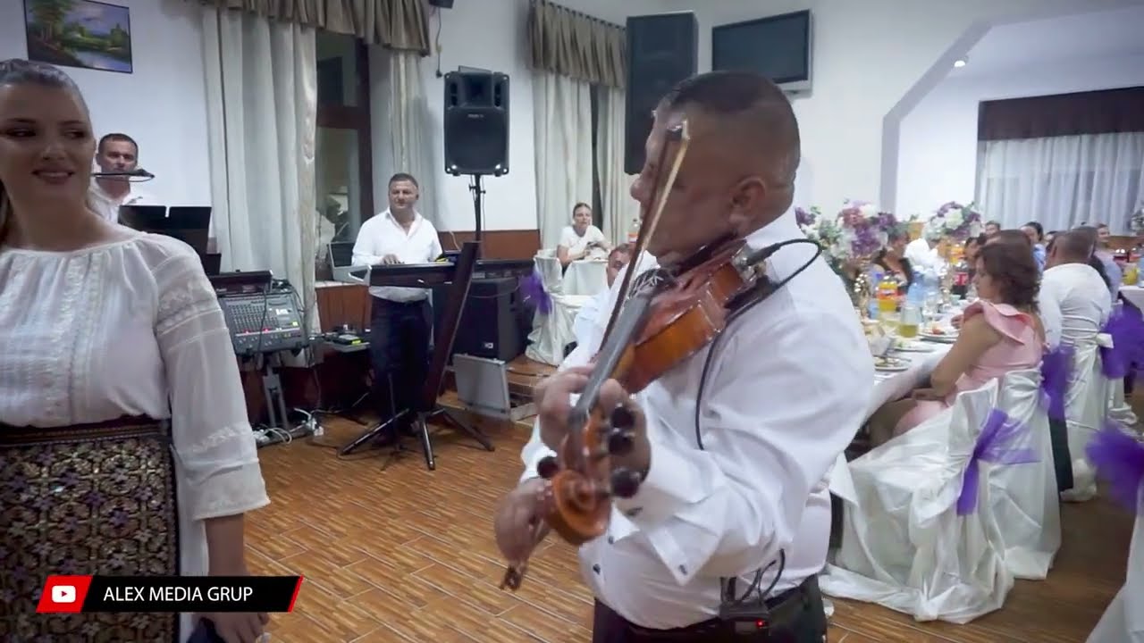 Andreea Maria si Formatia 🪗 Record Campulung 🪗 -  Avea gura ca fraguta colaj live 2024