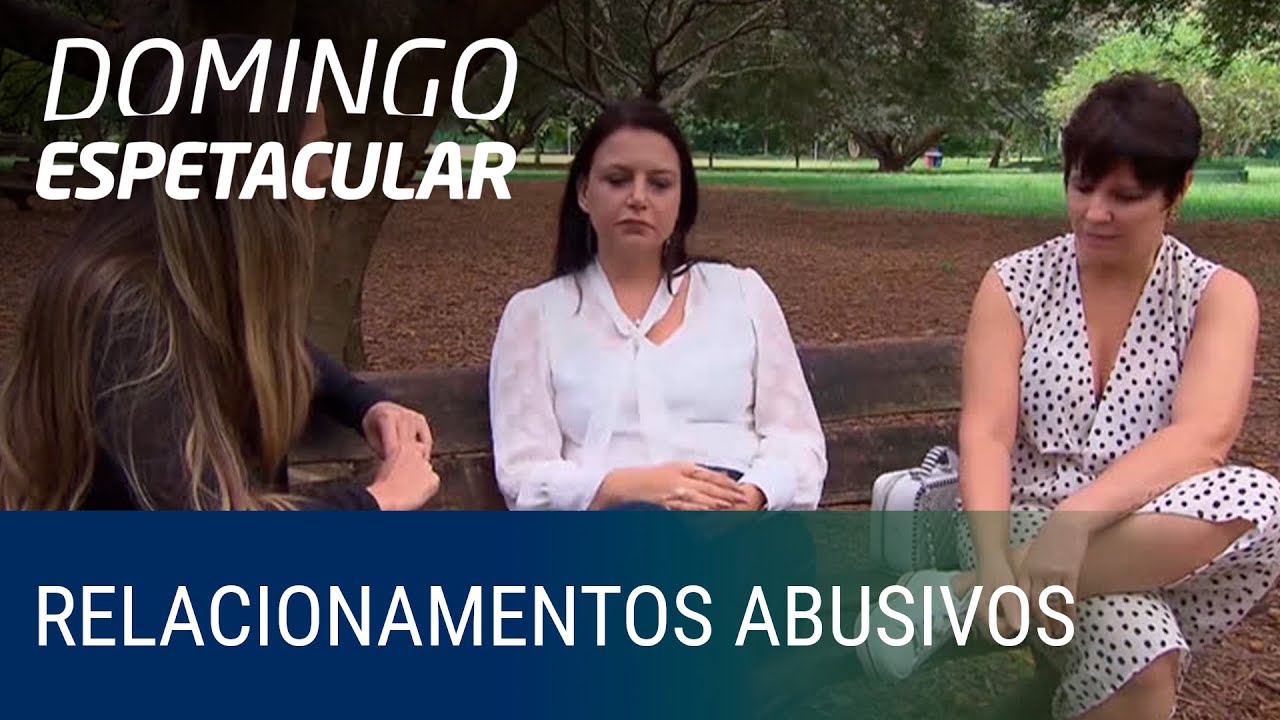 Mariana Weickert ouve relatos de mulheres vítimas de relacionamentos abusivos