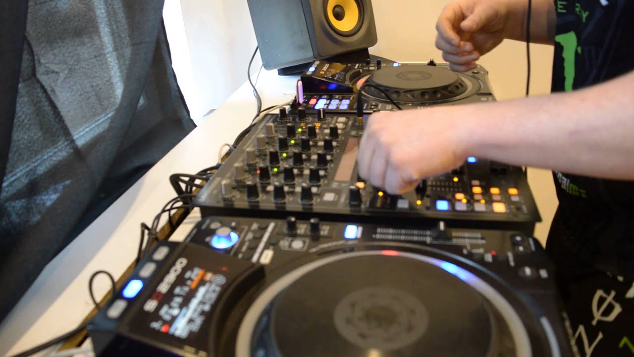 erik in the mix with my denon dj sc2900 and my ddm4000 prt 1