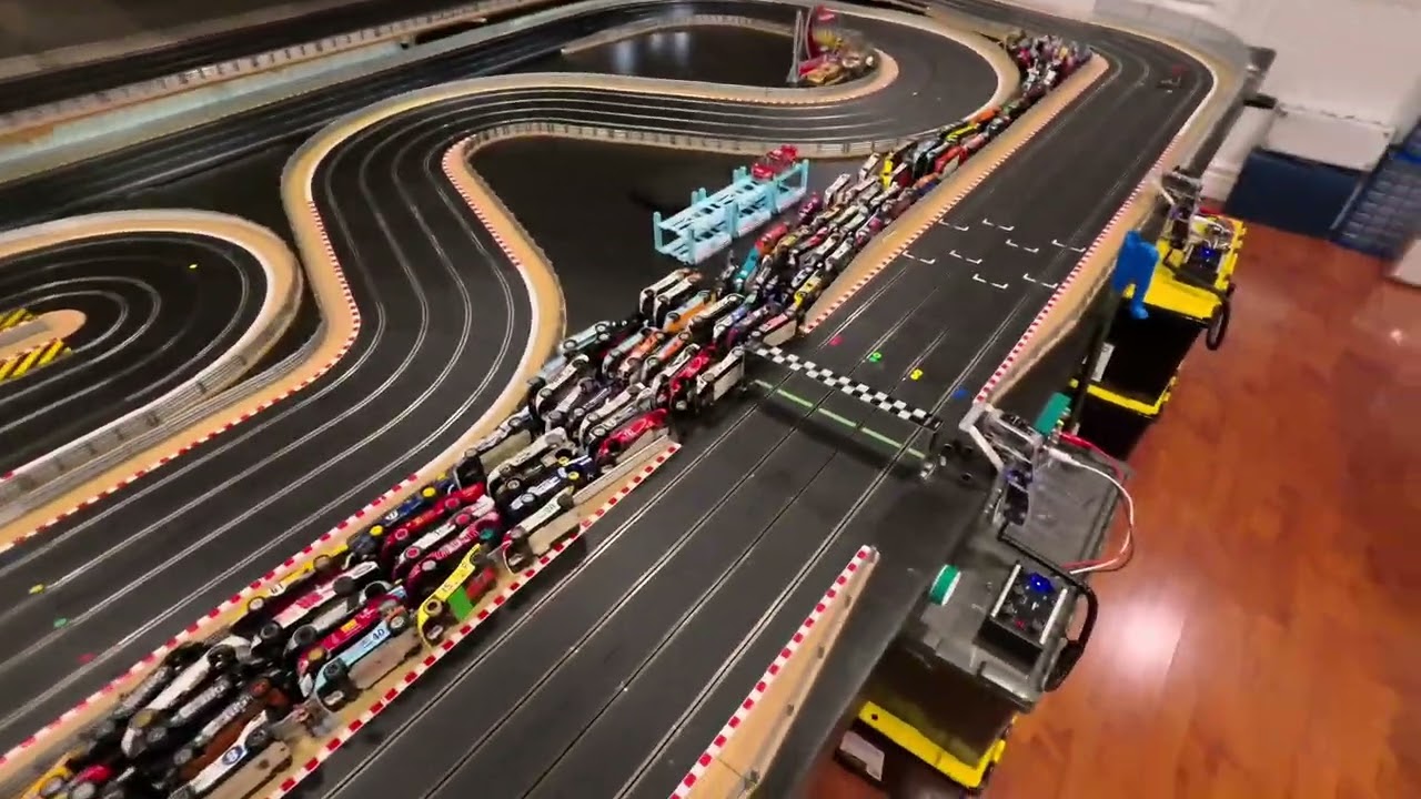 Slot.it Porsche Group C slashing the new plastic track. 