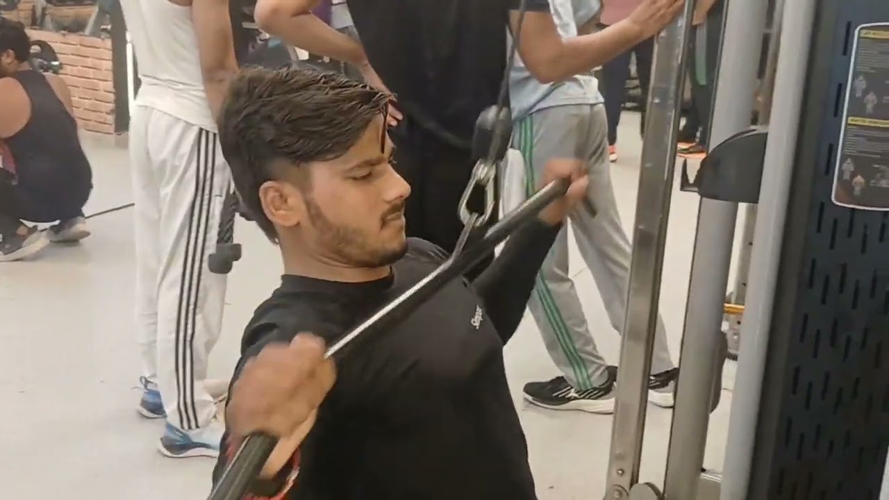 First day gym 🏋️&zwj;♂️ #gymlife #vlogs #gymvlogs #arushbhola #veeruvlogs 