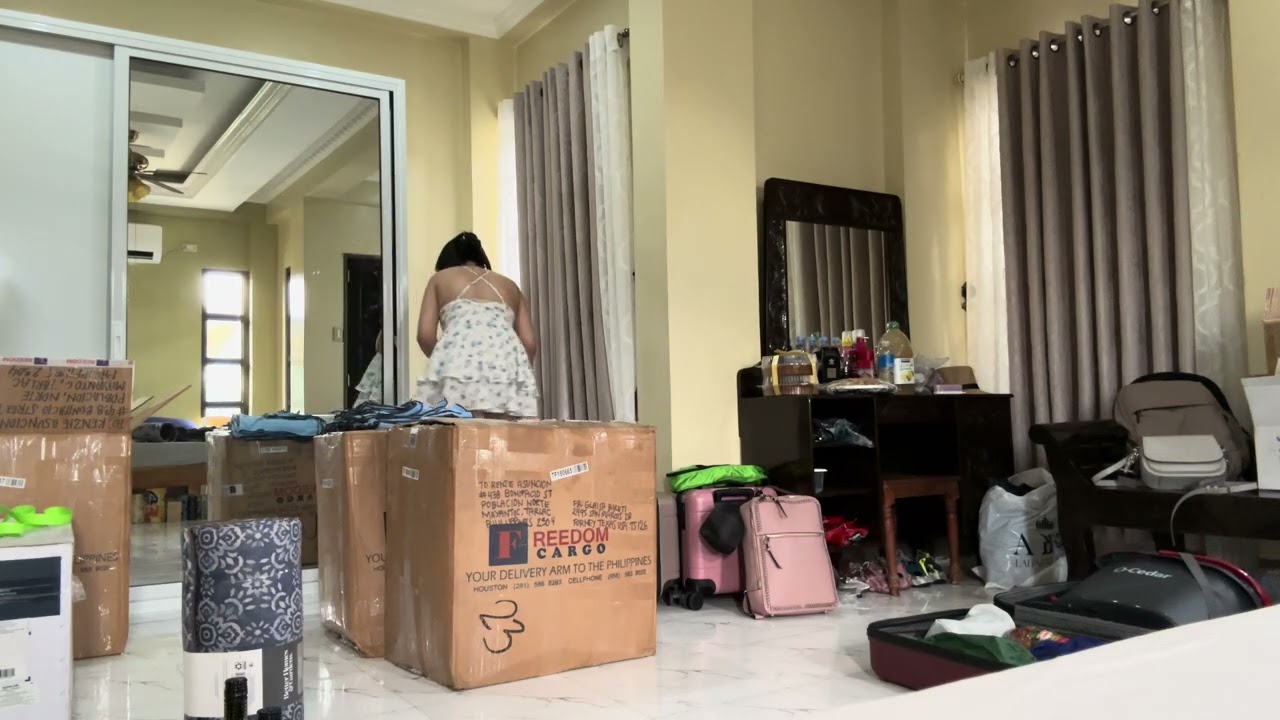 UNBOXING OUR BALIKBAYAN BOXES IN PHILIPPINES 🇵🇭 