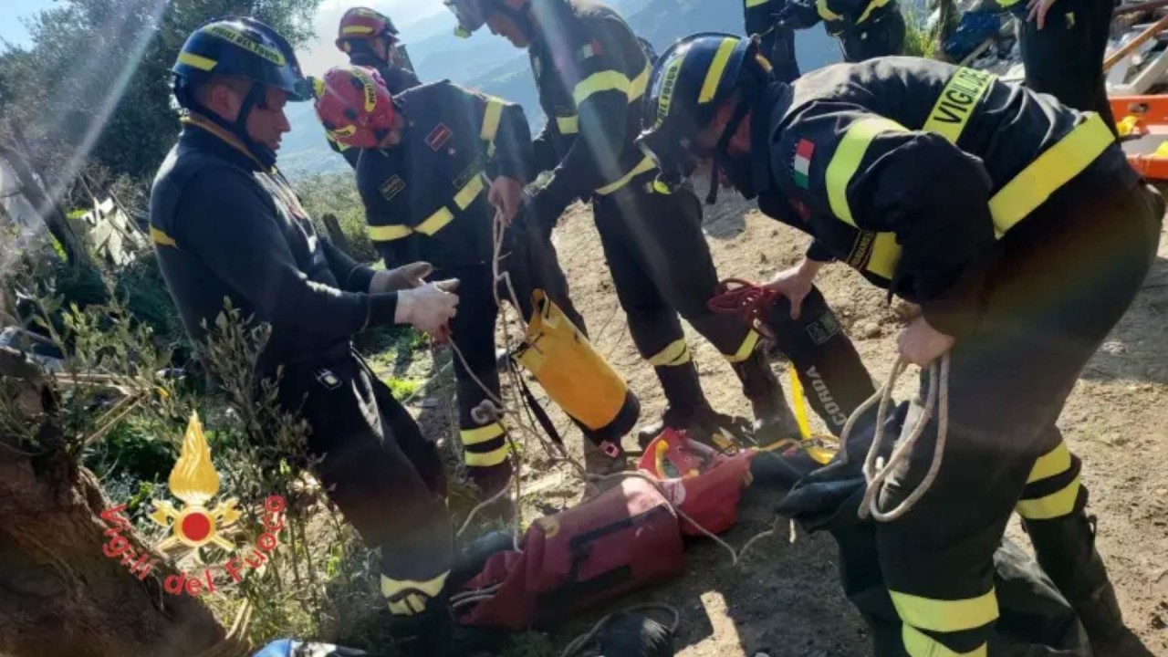 Catanzaro, camion precipita per centinaia di metri in una scarpata: muore noto imprenditore