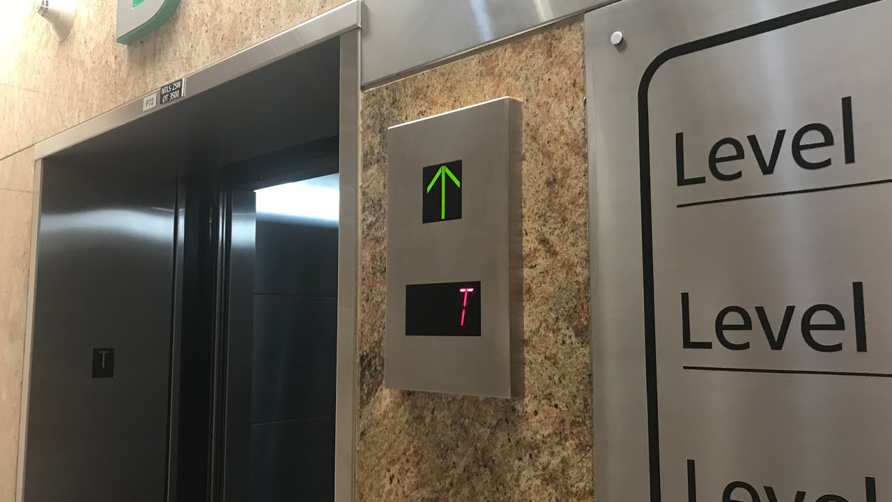 Лифты Schindler 500A в международном аэропорту Орландо — Терминал B (Банк 5), Орландо, Флорида
